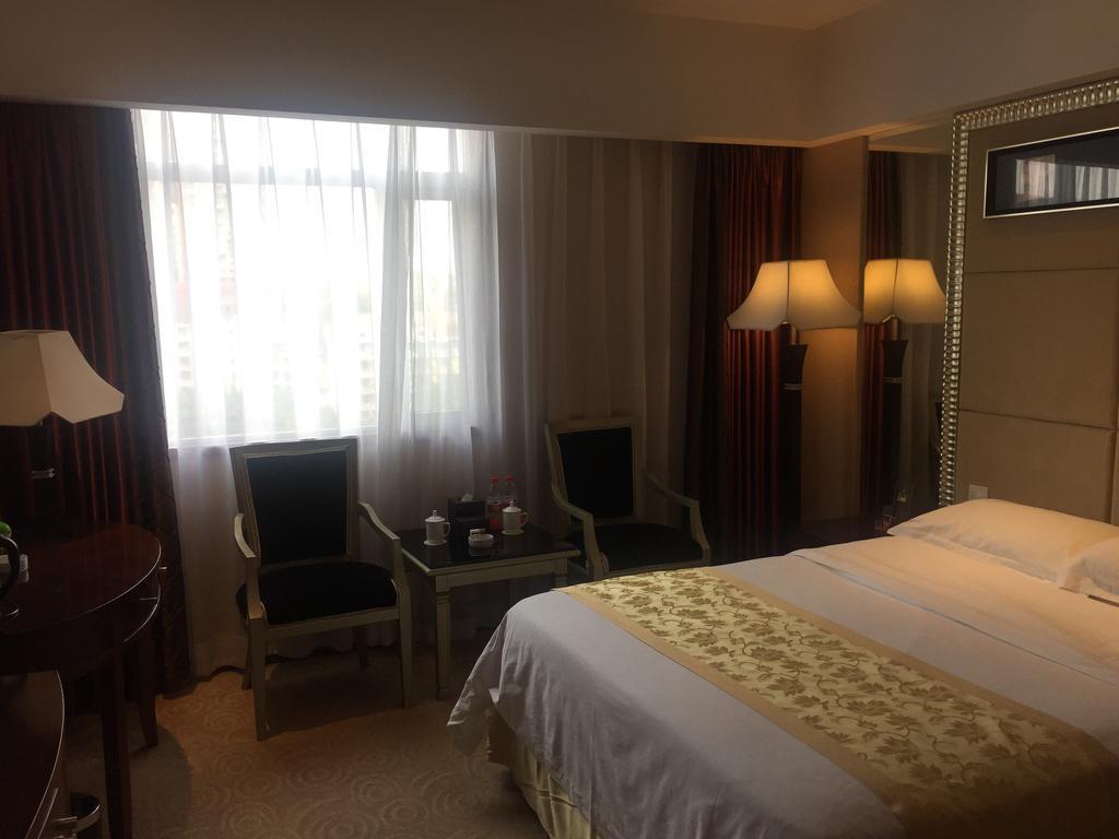 Yunheng Hotel Neijiang Extérieur photo